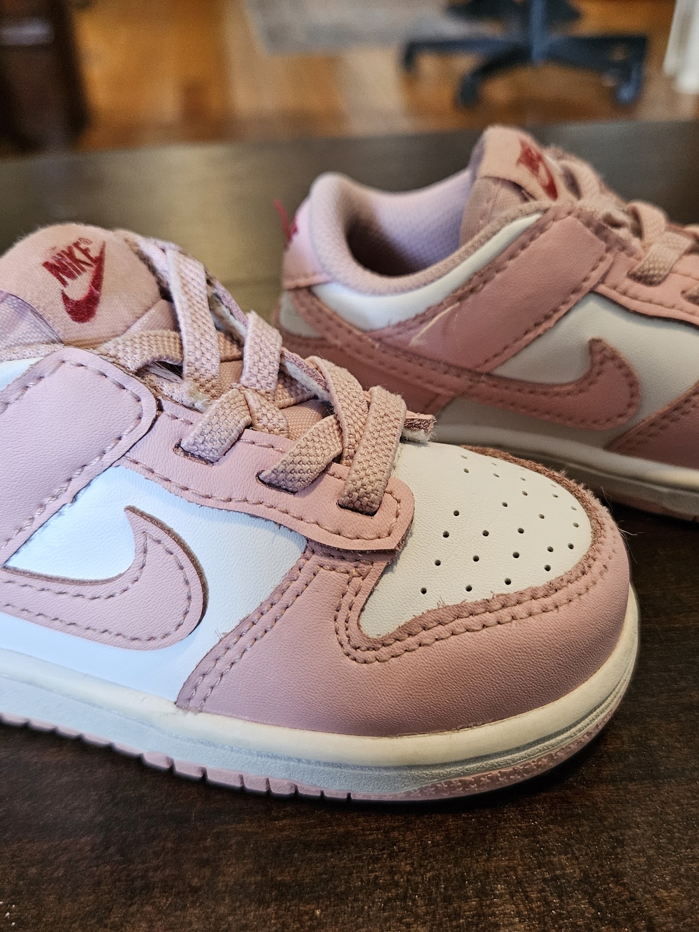 Nike Toddler Pink & White Low-Top Sneakers